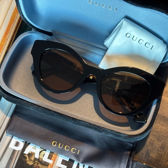 Gucci 💅✨ Black Designer GG Cat Eye Sunglasses Italy GG0957S 003 52-19-145 - Picture 5 of 12